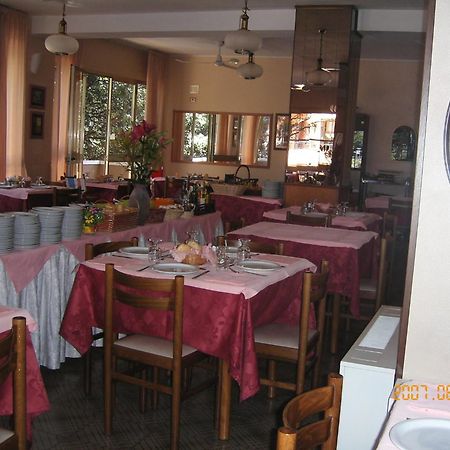 Hotel Marselli Rimini Buitenkant foto