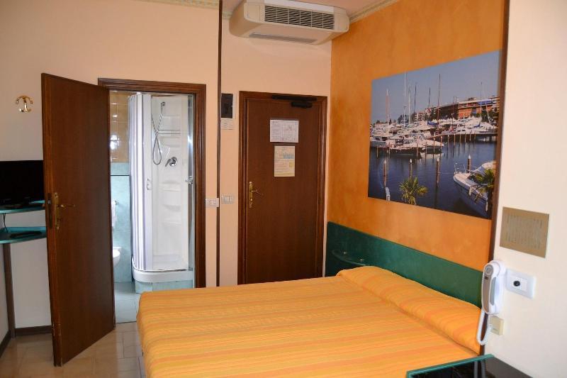 Hotel Marselli Rimini Buitenkant foto
