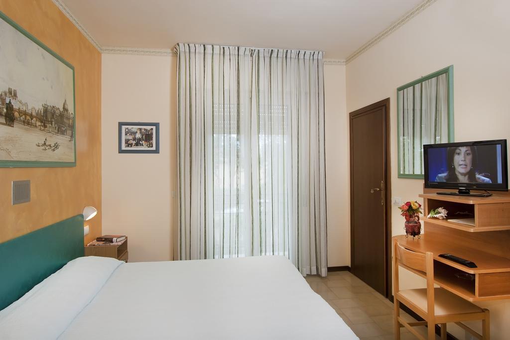 Hotel Marselli Rimini Buitenkant foto