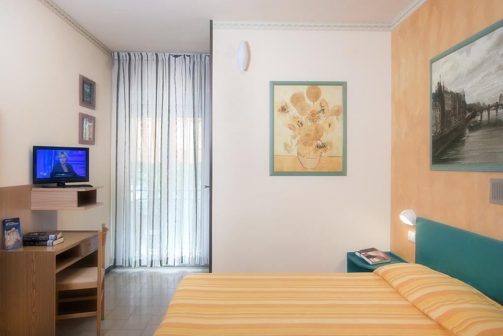 Hotel Marselli Rimini Buitenkant foto