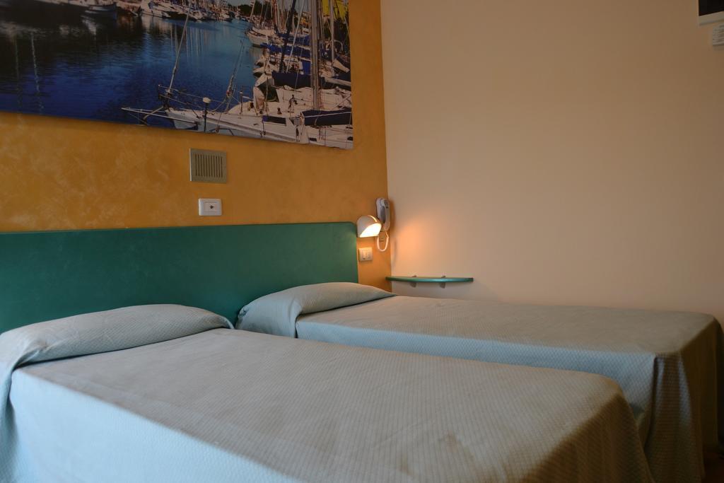 Hotel Marselli Rimini Buitenkant foto