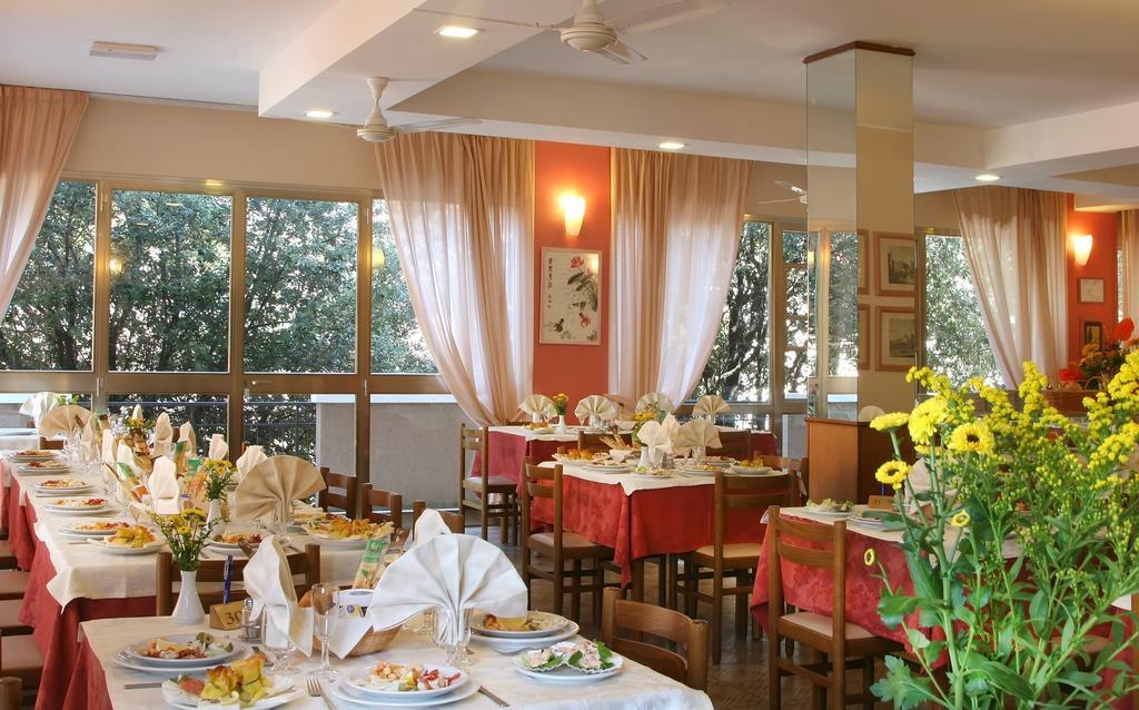 Hotel Marselli Rimini Buitenkant foto
