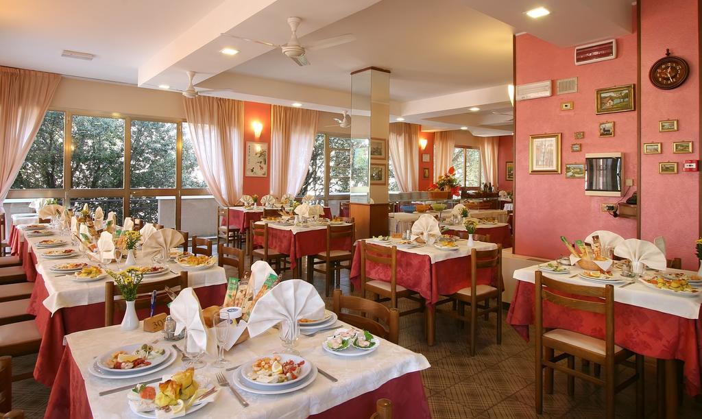 Hotel Marselli Rimini Buitenkant foto