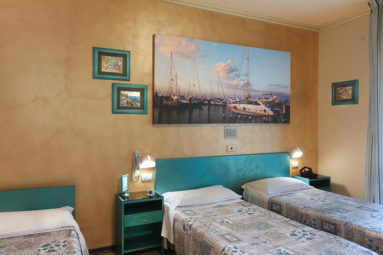 Hotel Marselli Rimini Buitenkant foto