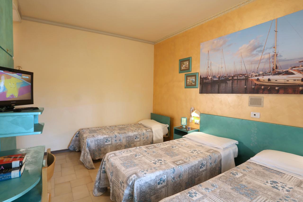 Hotel Marselli Rimini Buitenkant foto