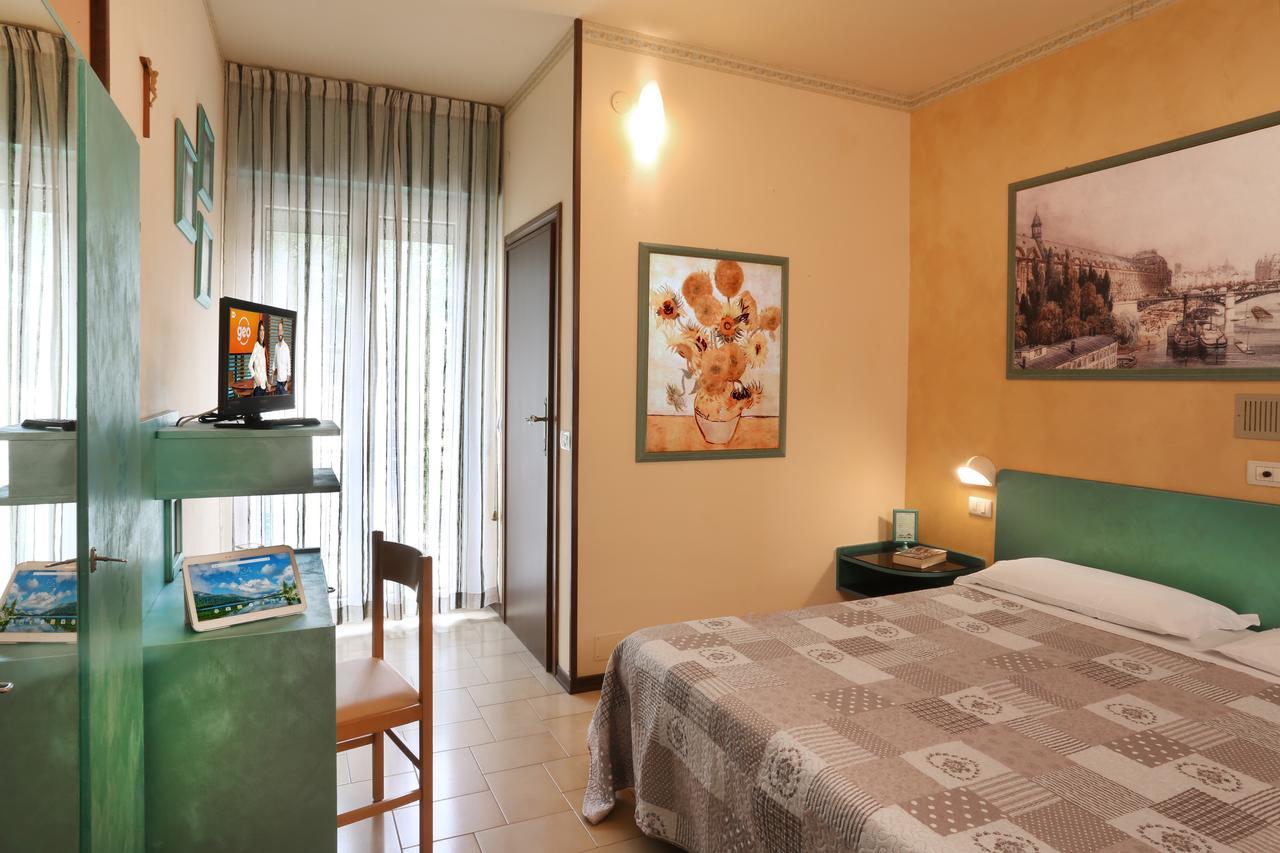 Hotel Marselli Rimini Buitenkant foto