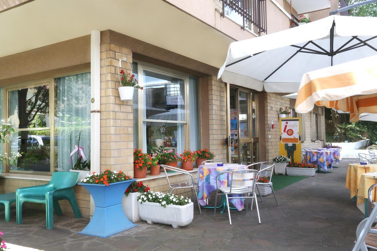 Hotel Marselli Rimini Buitenkant foto