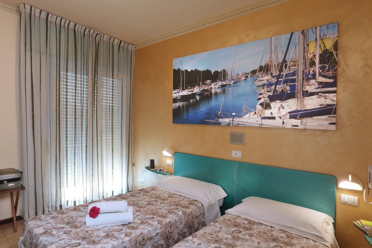 Hotel Marselli Rimini Buitenkant foto